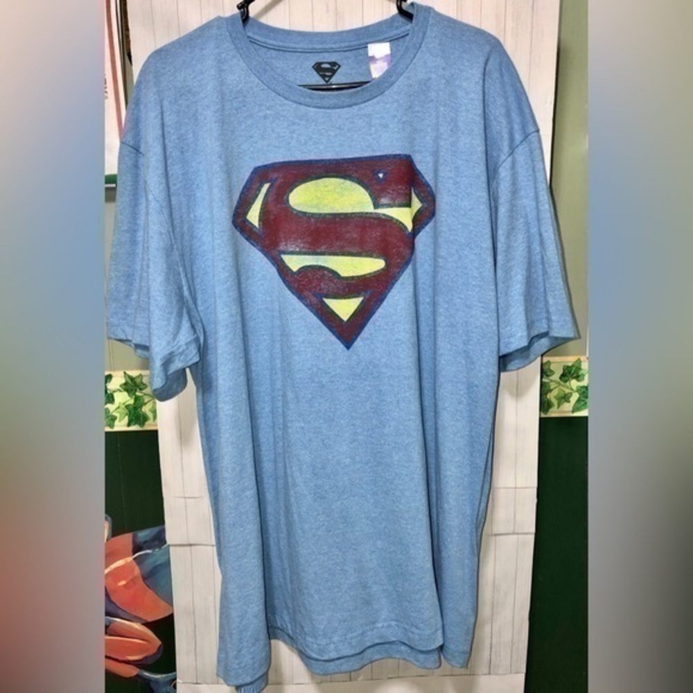 🎯DC Comics Distressed Superman logo on light blue T-shirt